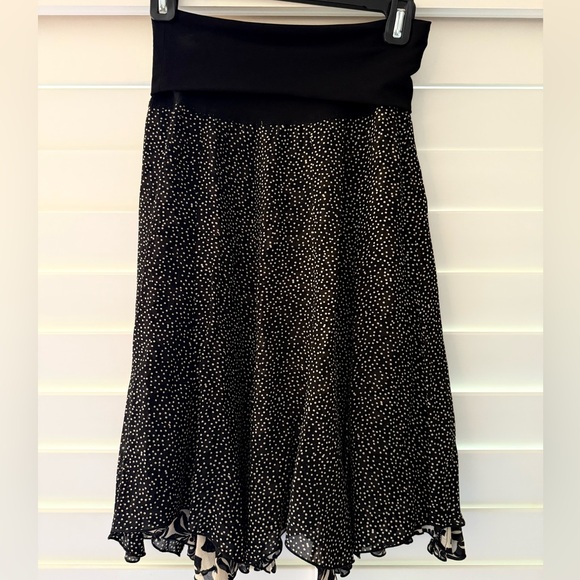 Elegant Black and Tan Reversible Skirt - Picture 4 of 6
